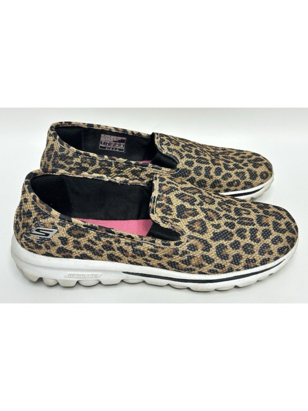 Skechers Women's Goga Mat Go Walk Slip Ons Leopard Print size 7 NICE SHAPE